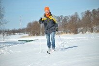 Лыжные прогулки по замерзшему озеру